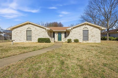 Photo of 1018 S Valentine Drive, Sherman, TX 75090 (MLS # 21177408)