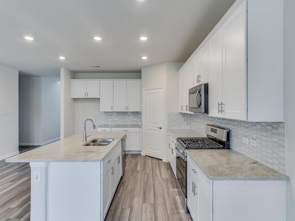 Melissa, Texas 75454, United States, 5 Bedrooms Bedrooms, ,3 BathroomsBathrooms,Residential,Pending,133909