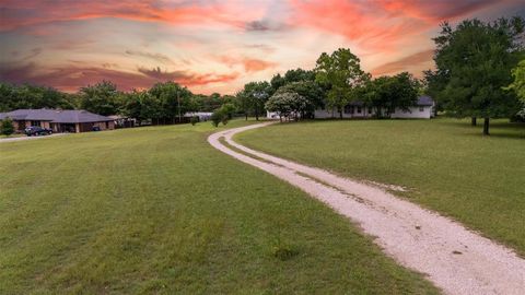 951 E Highland Road Oak Leaf TX 75154