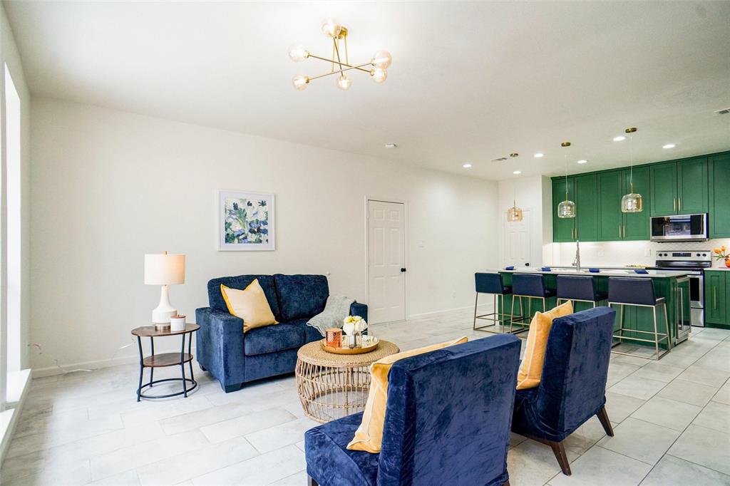 560 Raintree Circle