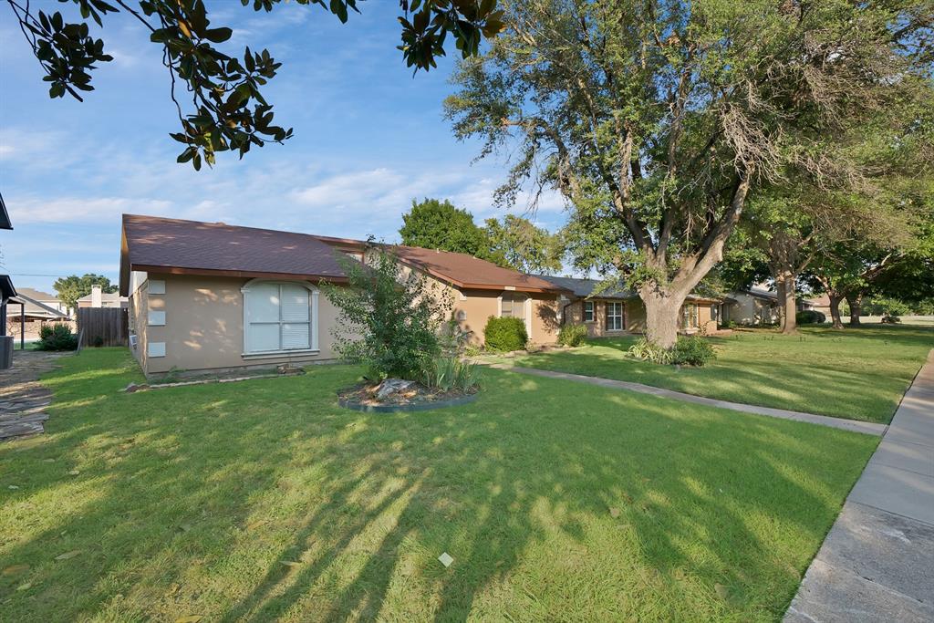 2913 Green Oaks Drive