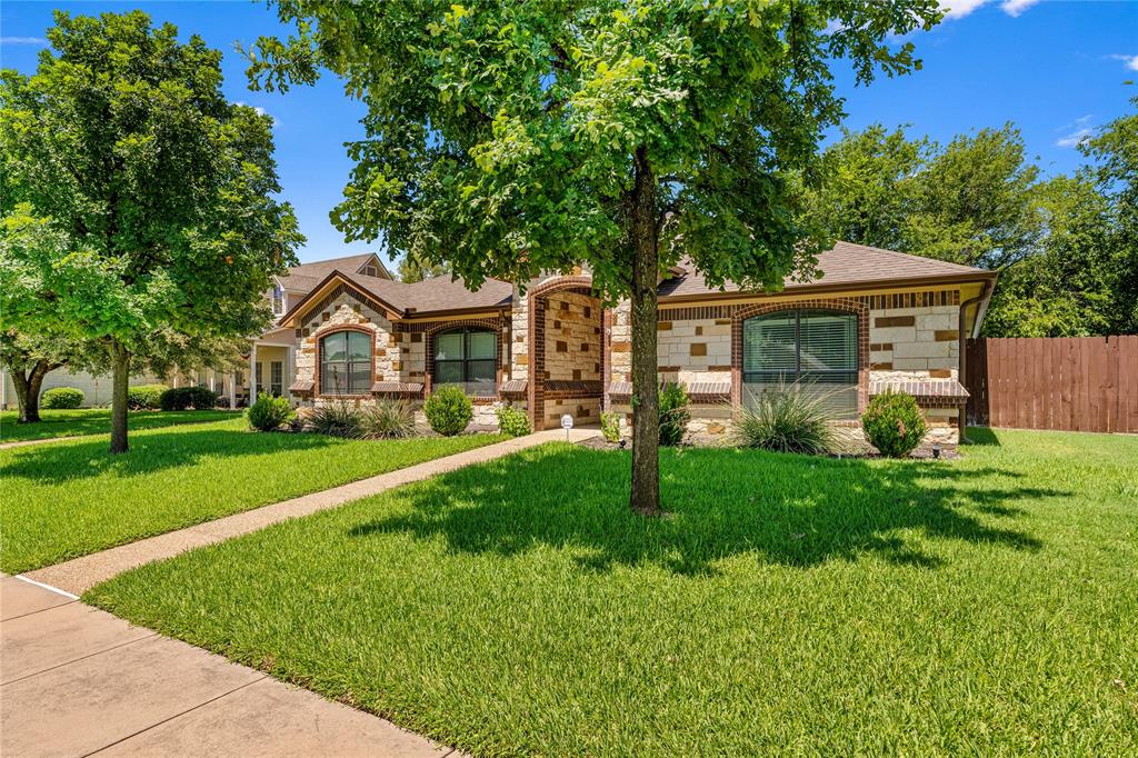 Photo 1 of 35 — 820 Springdale Circle, Lorena, TX 76655