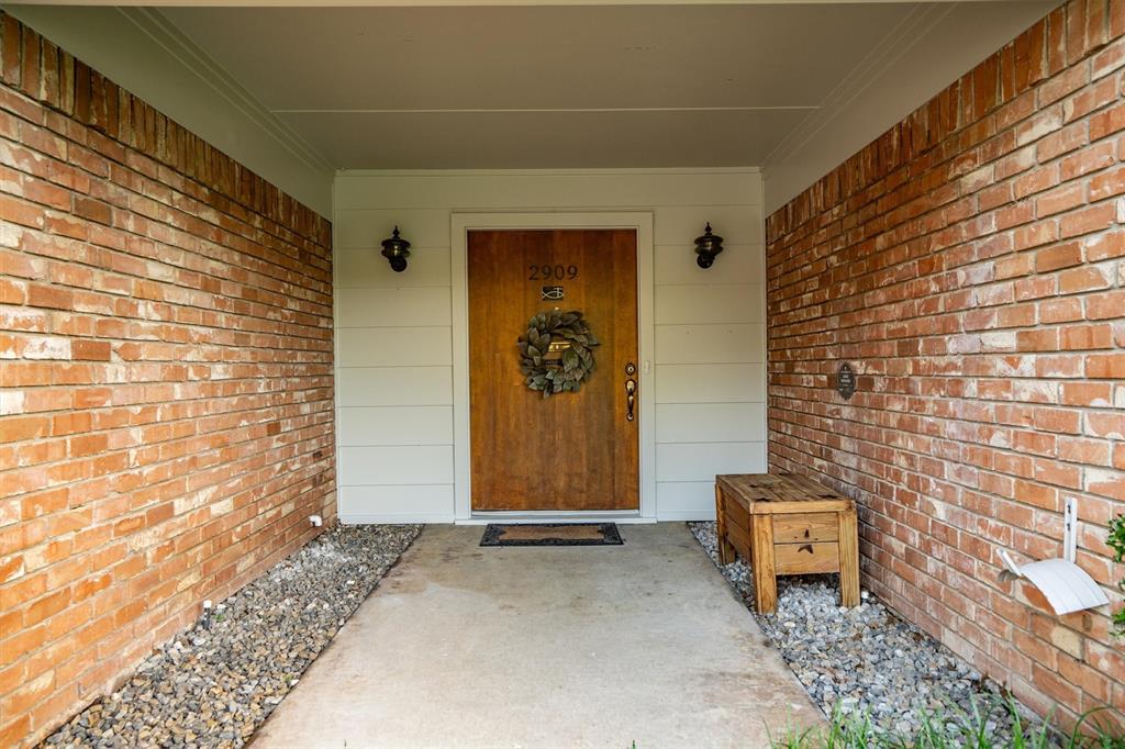 2909 Hillcrest Drive