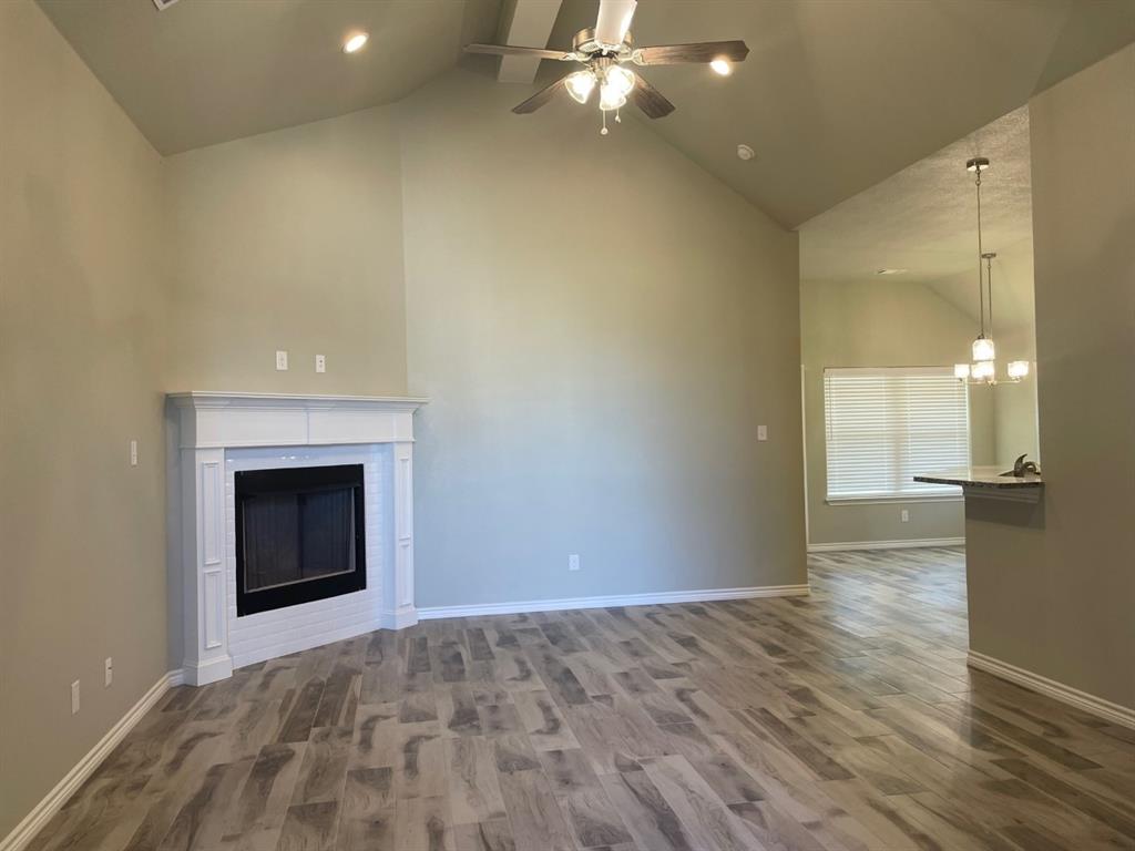 Granbury, Texas 76049, United States, 3 Bedrooms Bedrooms, ,2 BathroomsBathrooms,Residential,Active,211379