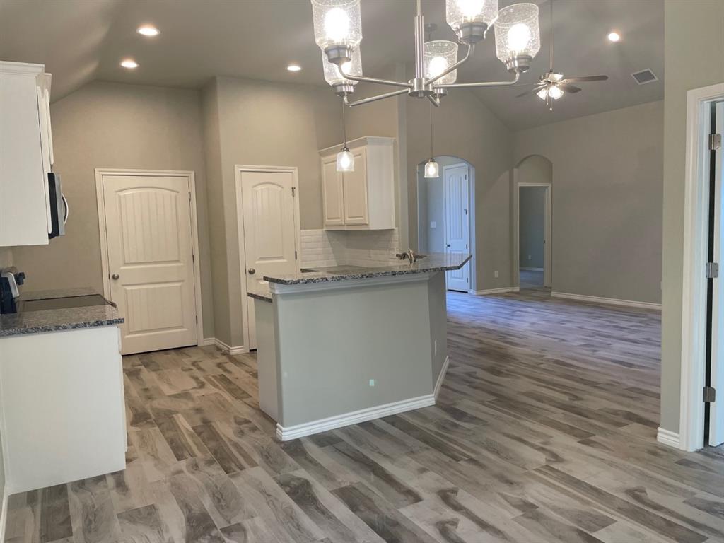 Granbury, Texas 76049, United States, 3 Bedrooms Bedrooms, ,2 BathroomsBathrooms,Residential,Active,211379