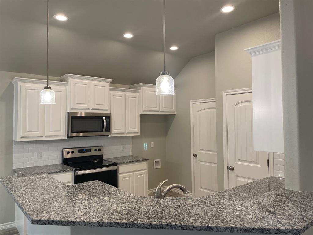 Granbury, Texas 76049, United States, 3 Bedrooms Bedrooms, ,2 BathroomsBathrooms,Residential,Active,211379