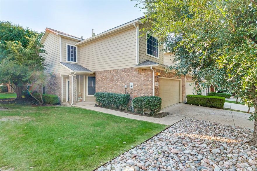 Welcome to this beautiful townhome in the highly desirable Pasquinellis Hidden Creek community! This charming residence offers 2 bedrooms, 1.5 bathrooms, and a spacious 2-car garage, perfectly blending comfort, style, and convenience.
Step inside to find a bright and airy layout with soaring vaulted ceilings in the living and dining spaces, creating an inviting atmosphere for both relaxation and entertaining. The kitchen features built-in cabinets, a walk-in pantry, and plenty of prep space, ideal for the home chef. Upstairs, enjoy a versatile game room or office space at the landing, plus a generously sized primary suite with a garden tub, separate shower, and walk-in closet.
Situated on a corner lot with greenbelt views, the property also offers a private patio, wood fencing, and a landscaped yard.
Community Highlights:
Sparkling community pool.Playground, jogging & biking paths
Greenbelt and landscaped common areas. Convenient access to major highways, shopping, and dining
Key Features:
1,448 sq. ft. (per assessor)
Built in 2002
Frisco ISD schools – Borchardt Elementary, Fowler Middle, Liberty High
HOA includes full use of facilities, structure & grounds maintenance, and management
This home is perfect for those seeking low-maintenance living in a vibrant Plano community with amenities right at your doorstep.
Don’t miss this opportunity—schedule your showing today!