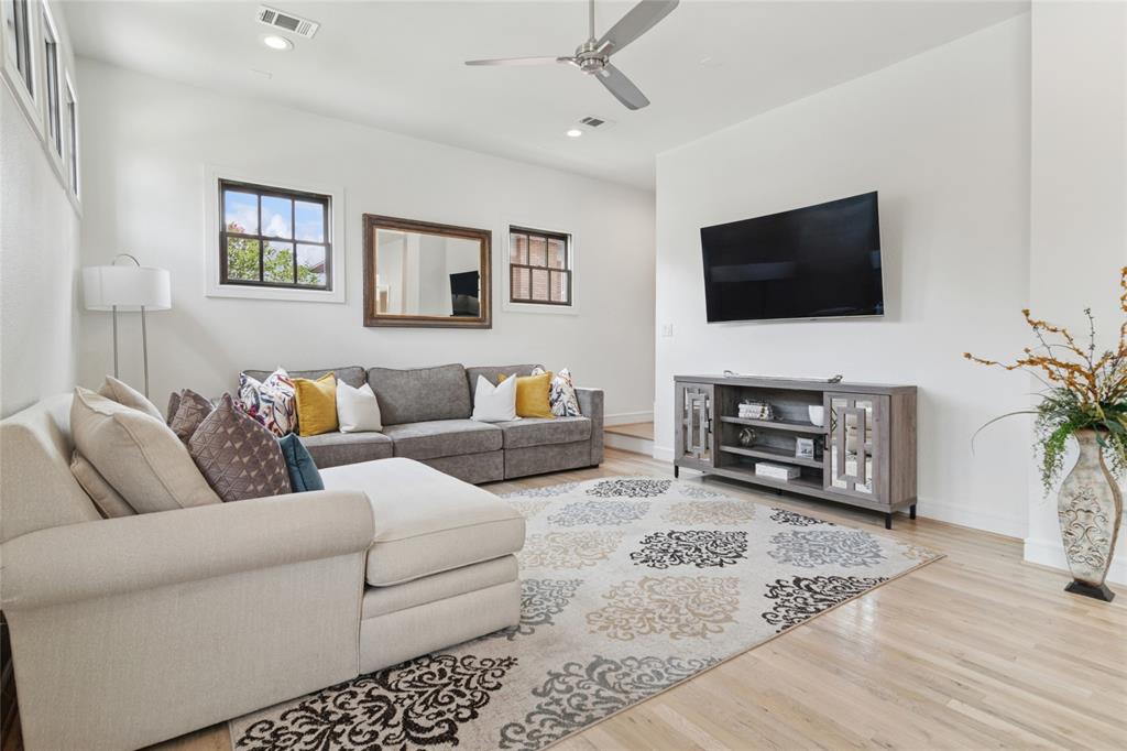 5065 Gaston Avenue 101