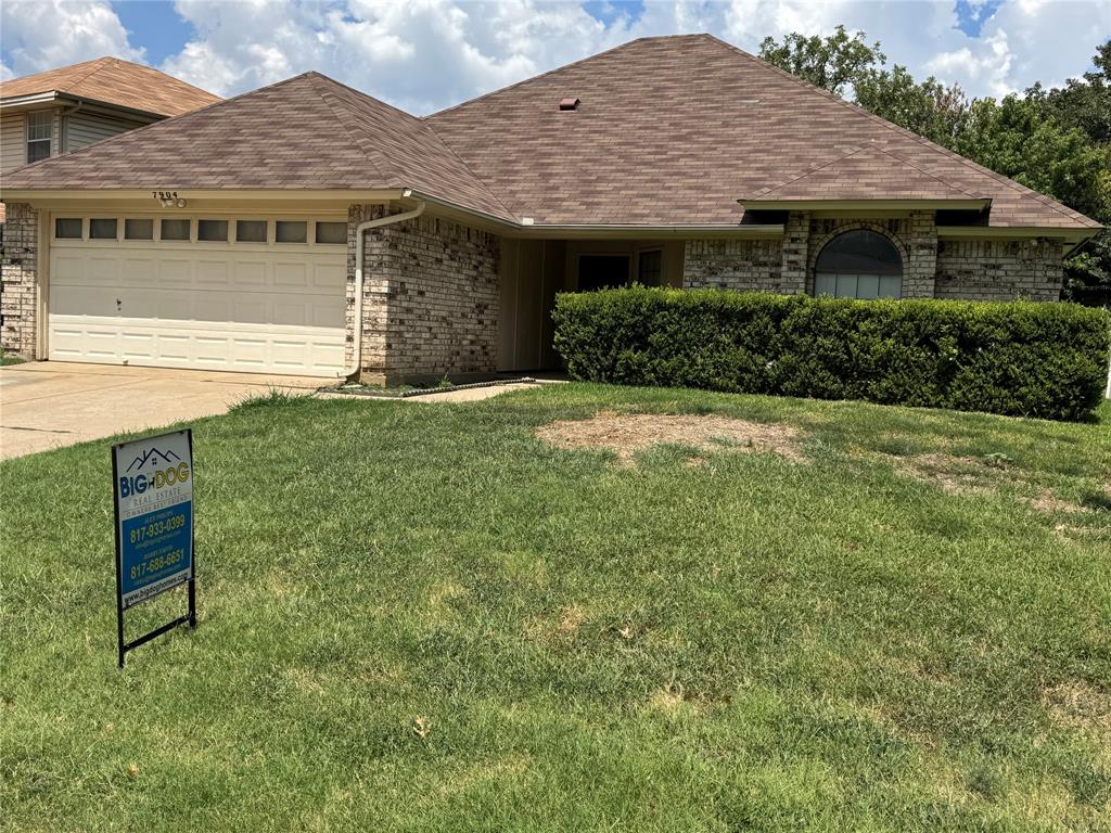 7904 N Buttercup Circle N