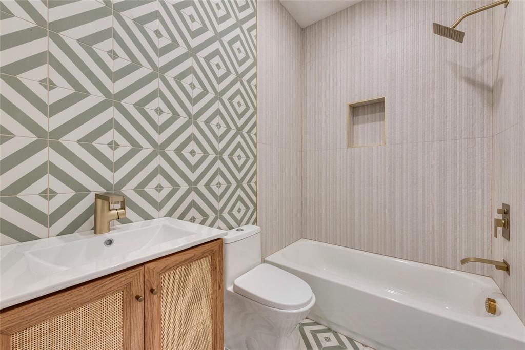 Dallas Land & Loan 03 - Residential Lease