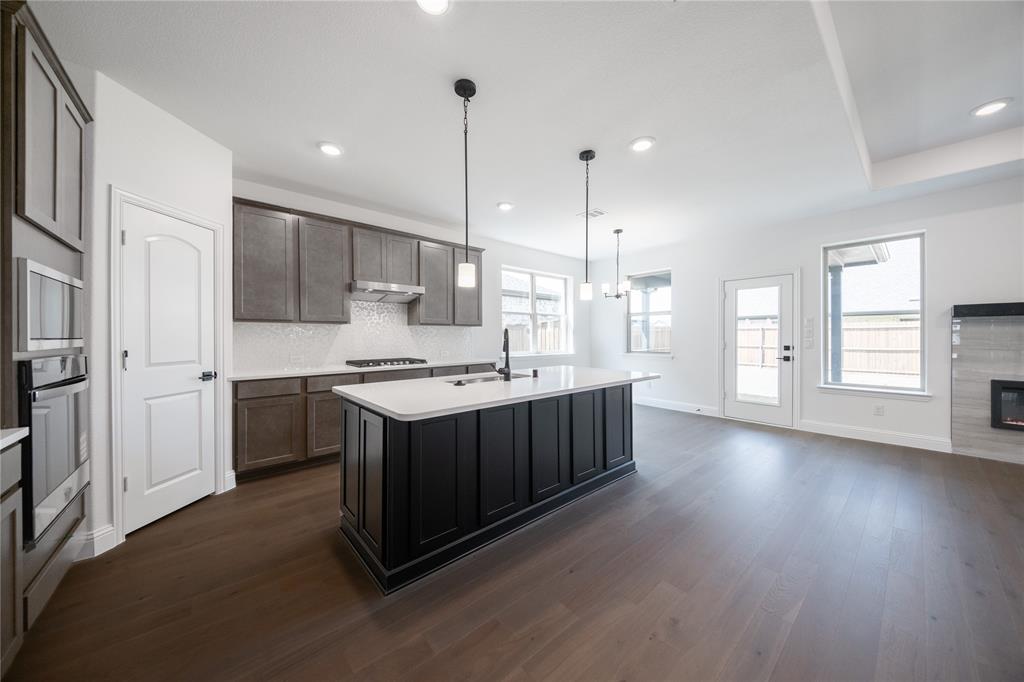 Valencia on the Lake - Residential