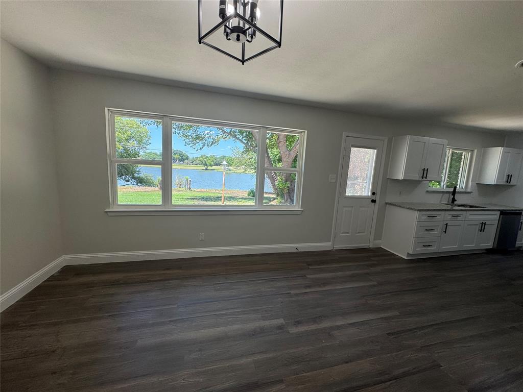 536 Lakeshore Drive