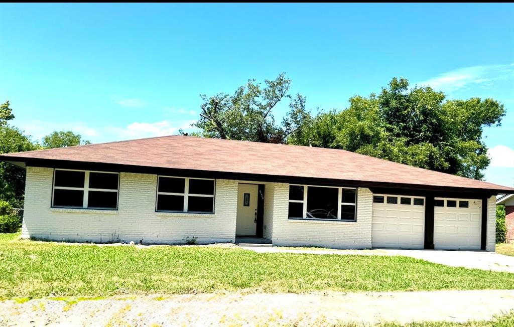 536 Lakeshore Drive