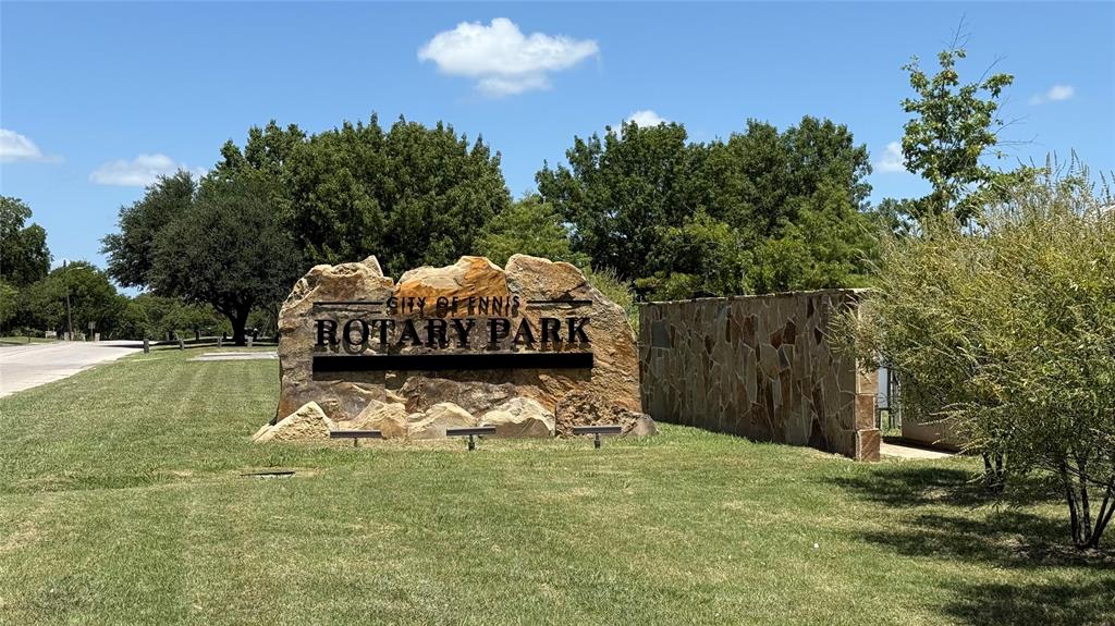 PRESTON HILLS - Residential