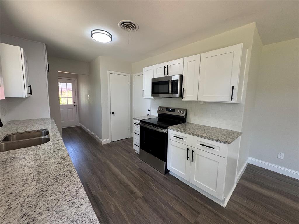 PRESTON HILLS - Residential