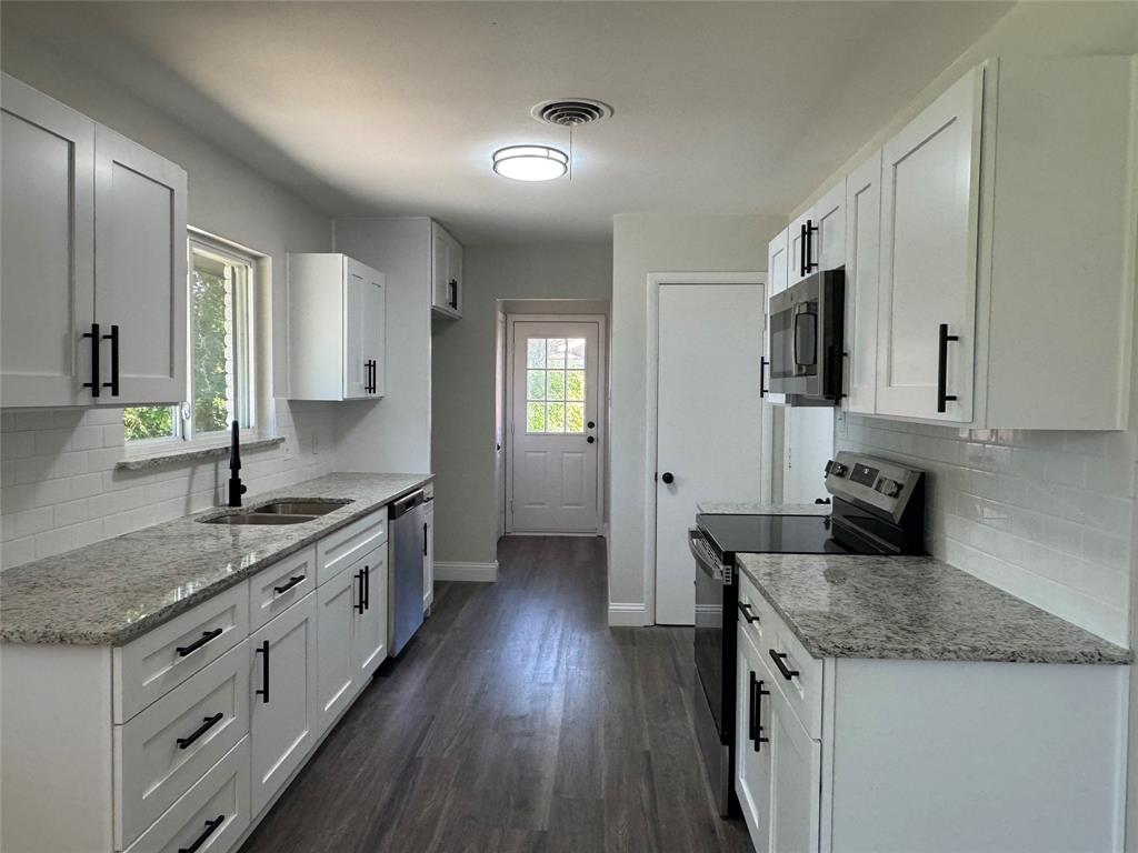 PRESTON HILLS - Residential