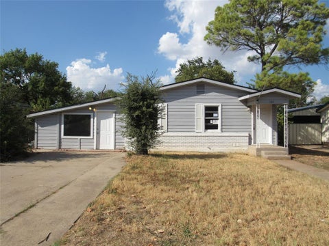 Photo of 1311 W 3 A Street, McGregor, TX 76657 (MLS # 21385222)