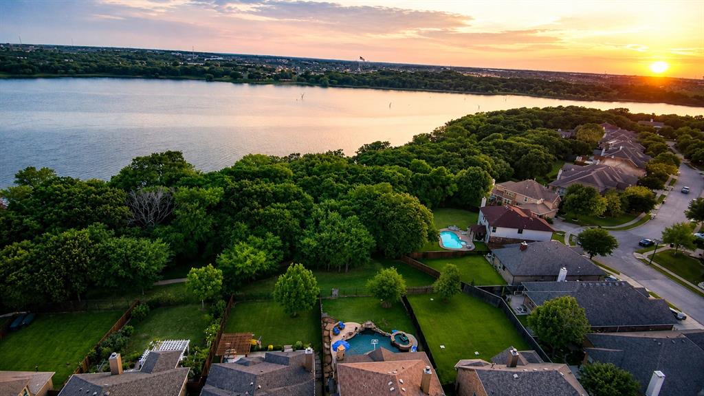 1812 Lake Wood Trail