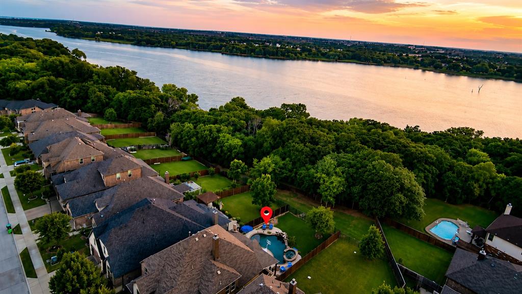 1812 Lake Wood Trail