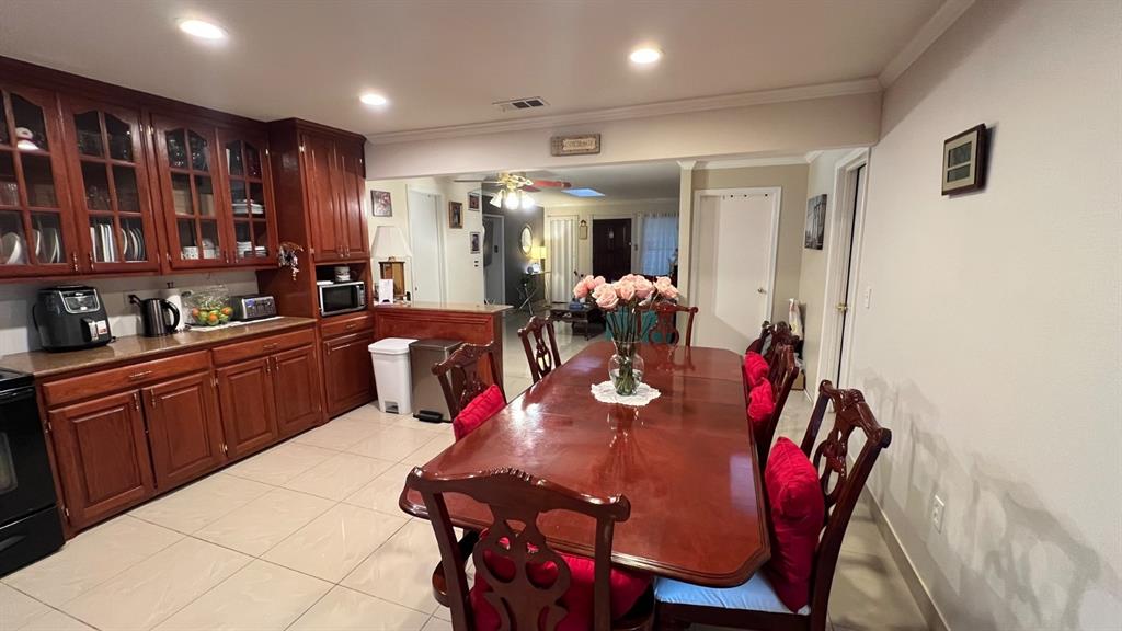 11205 Trail Lane