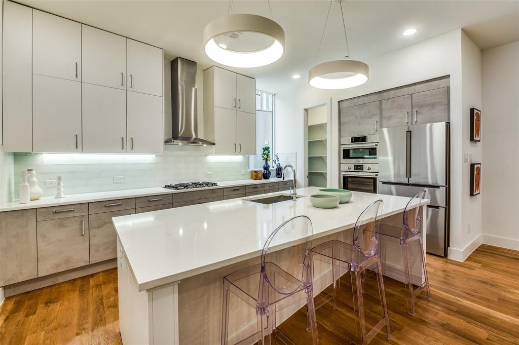 426 W 9th Street 104