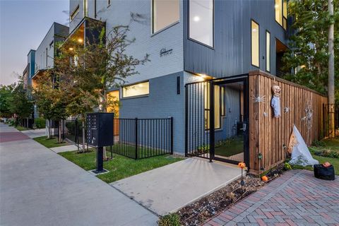 Tiny photo for 426 W 9th Street #104, Dallas, TX 75208 (MLS # 21099940)