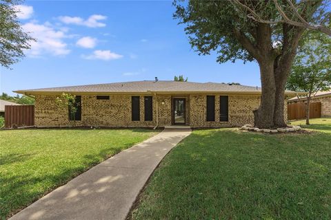 Photo of 642 Ray Avenue, DeSoto, TX 75115 (MLS # 21083515)