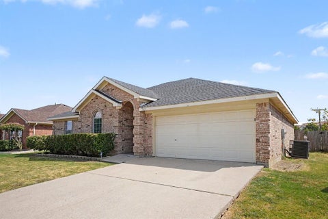 Photo of 360 Mcmurtry Drive, Arlington, TX 76002 (MLS # 21379975)