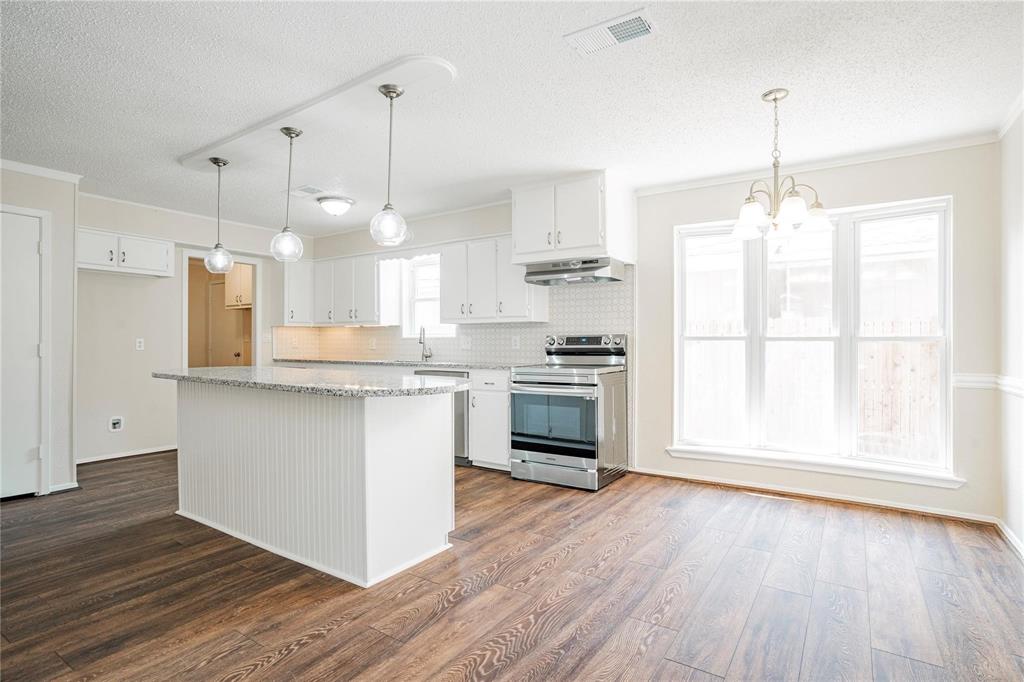 1632 E Crestway Drive