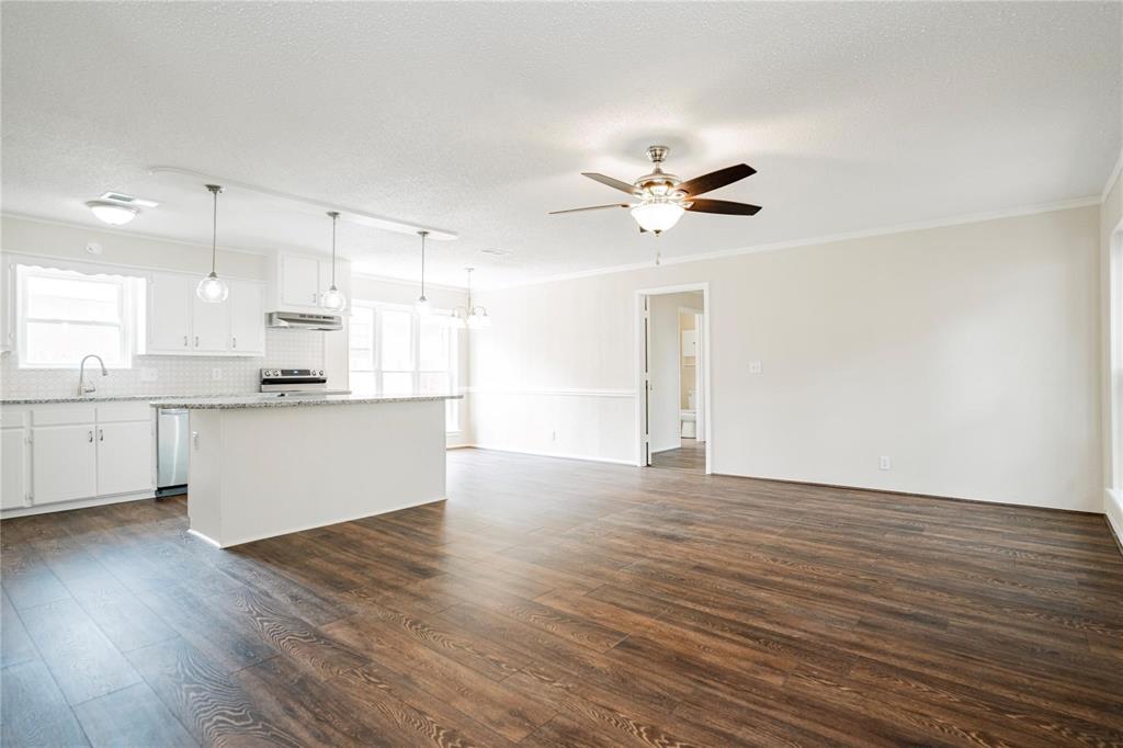 1632 E Crestway Drive