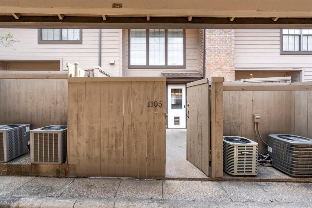 Glen Oaks Twnhms Condo - Residential