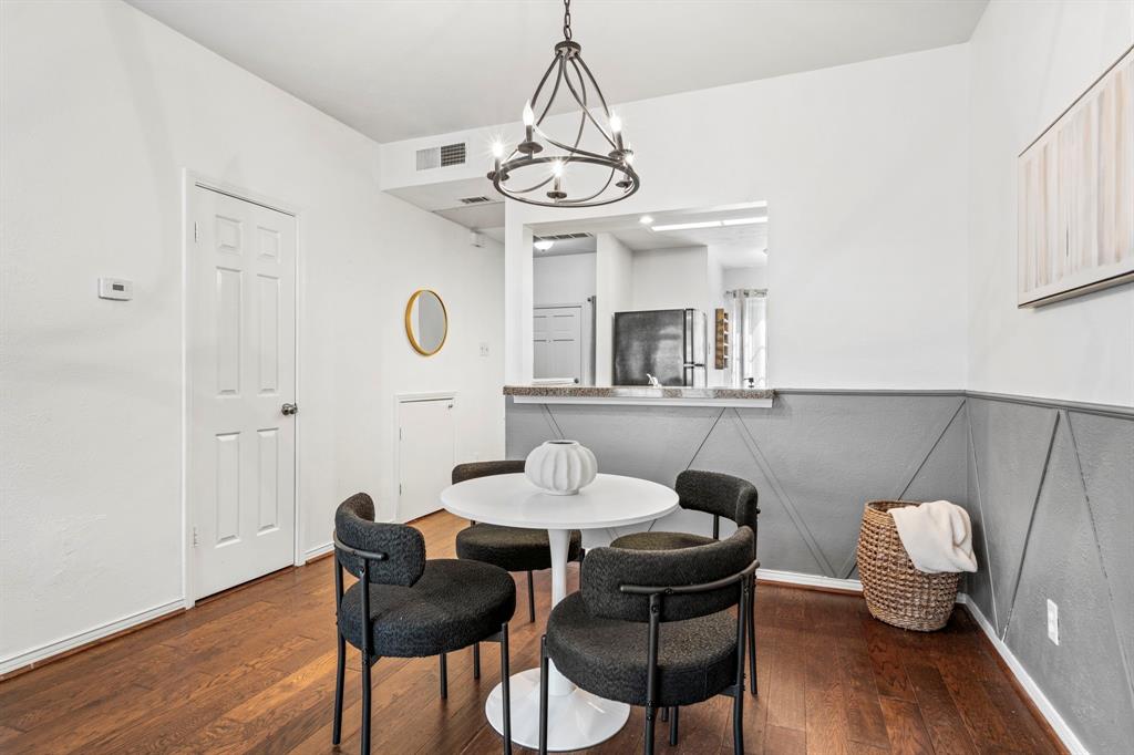 Glen Oaks Twnhms Condo - Residential