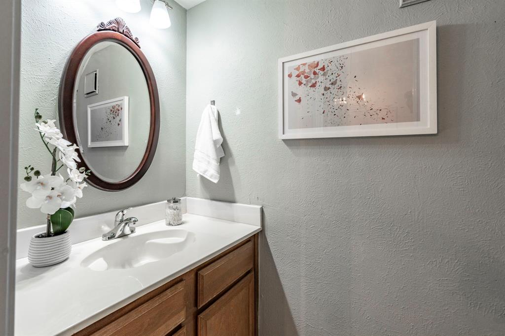 Glen Oaks Twnhms Condo - Residential