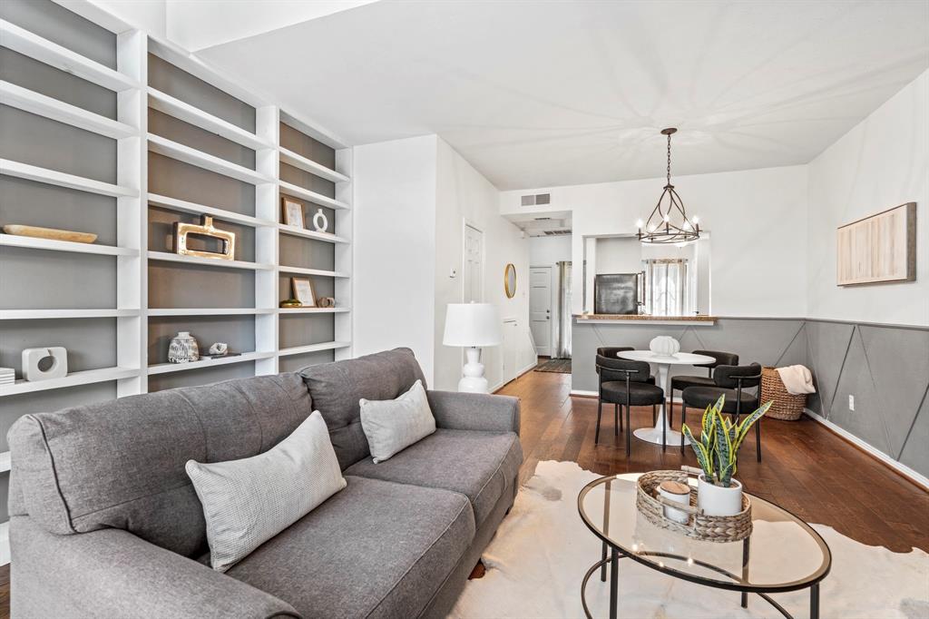 Glen Oaks Twnhms Condo - Residential