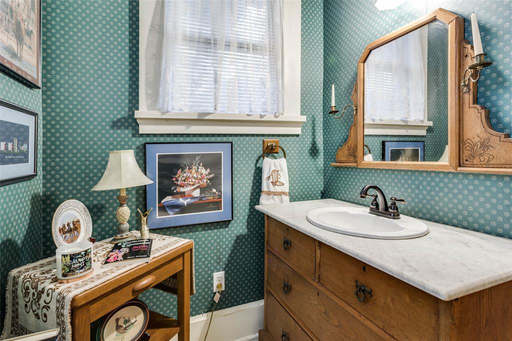 MISTLETOE HEIGHTS - Residential