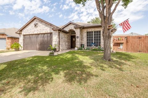 632 Crestview Court Saginaw TX 76179