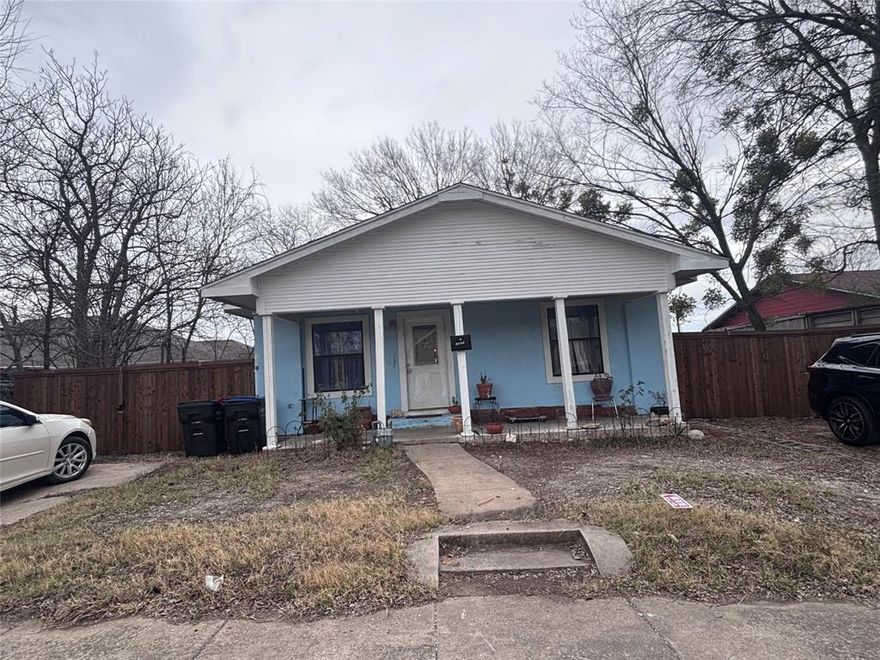 CASH ONLY OFFERS. SOLD AS IS. Sitting on an oversized lot with excellent frontage, this property is ideal for investors, 
builders or anyone looking for a full renovation or tear down a project.