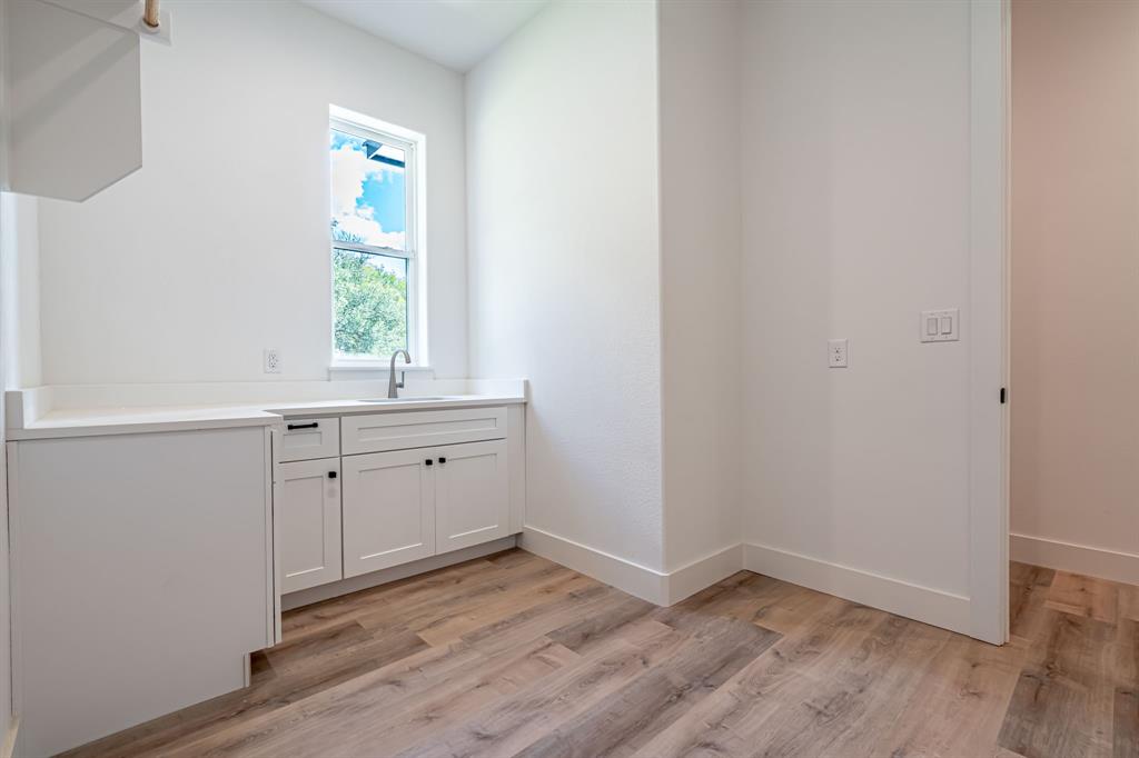 Modern Oaks - Residential