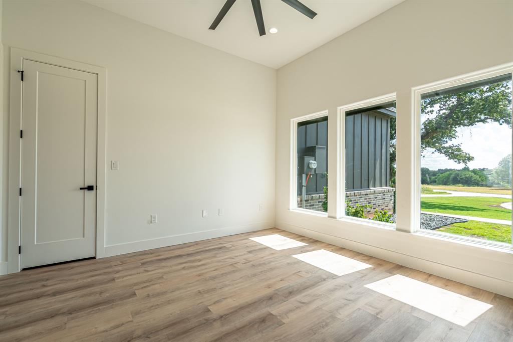 Modern Oaks - Residential