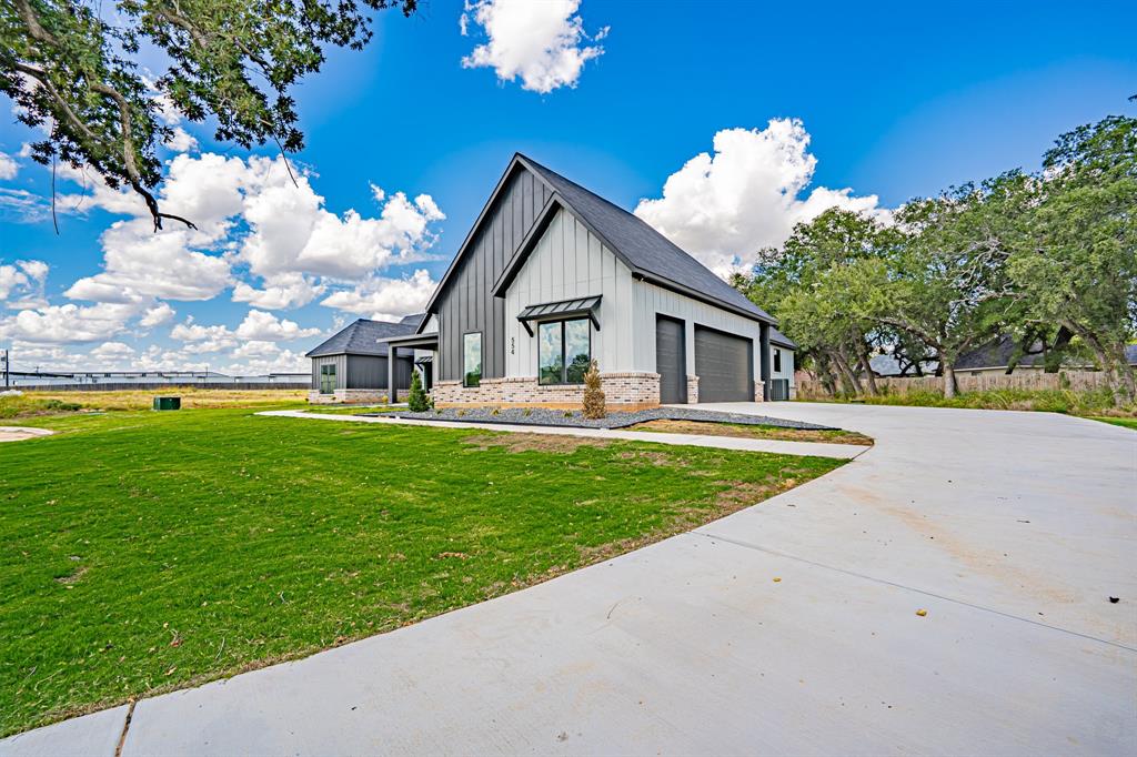 Modern Oaks - Residential