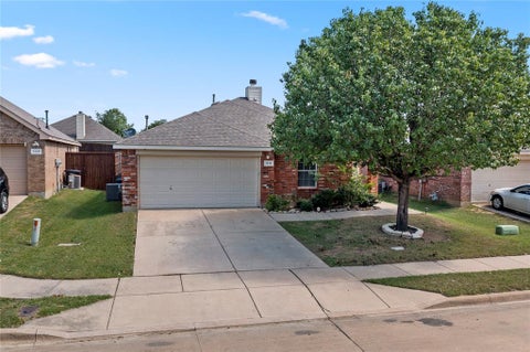 Photo of 1212 Barrel Run, Fort Worth, TX 76052 (MLS # 21305320)