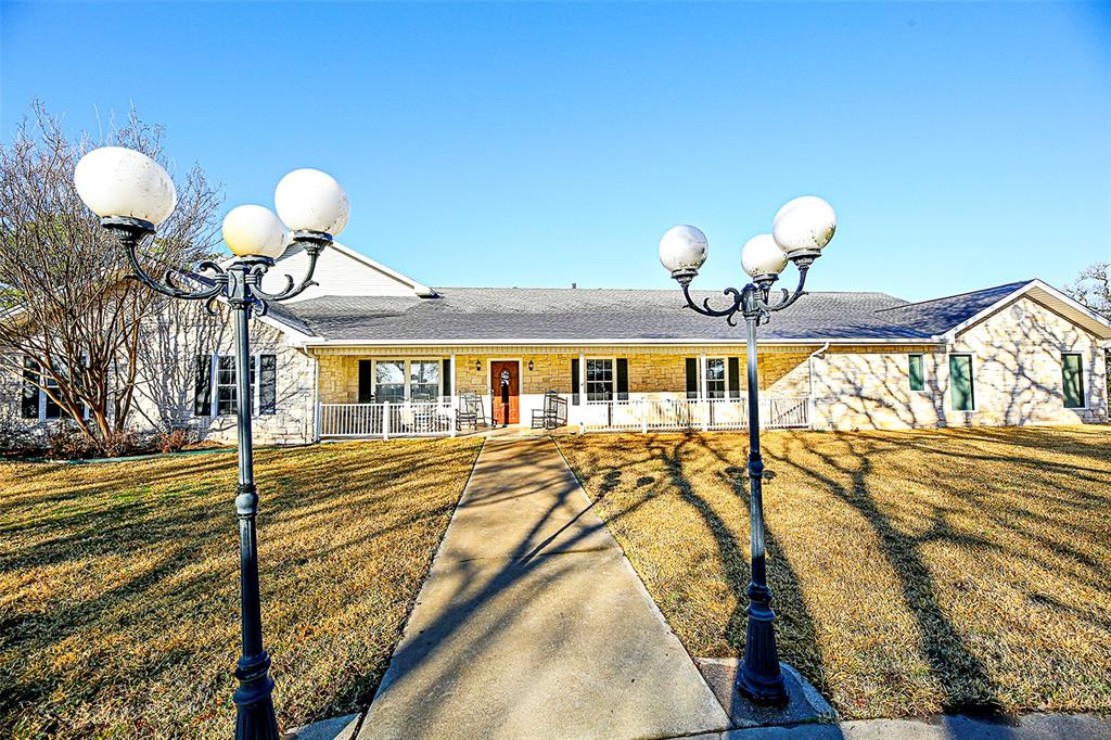 2823 Fm 1816