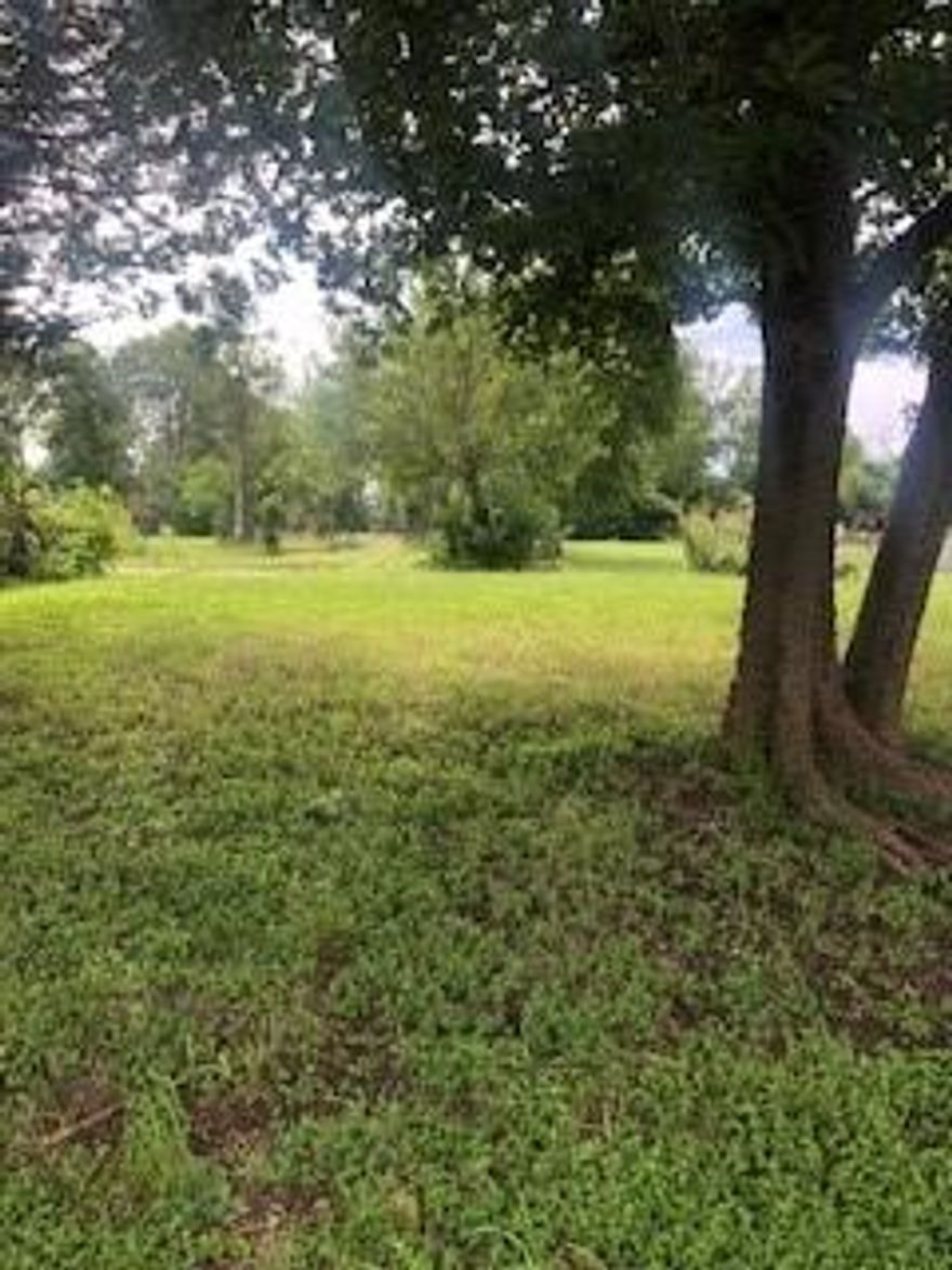 Opportunity for building a new home!!!!  1.5 lots add extra room and a large backyard.  Just minutes for shopping, I-35, hospitals and more.  Take advantage of this low traffic street!
