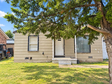 Photo of 818 Avenue P, Sunray, TX 79086 (MLS # 21404000)