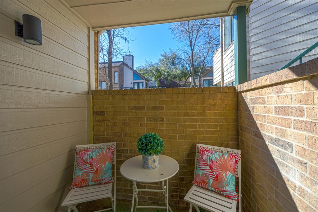 Arlington Oaks Condo - Residential