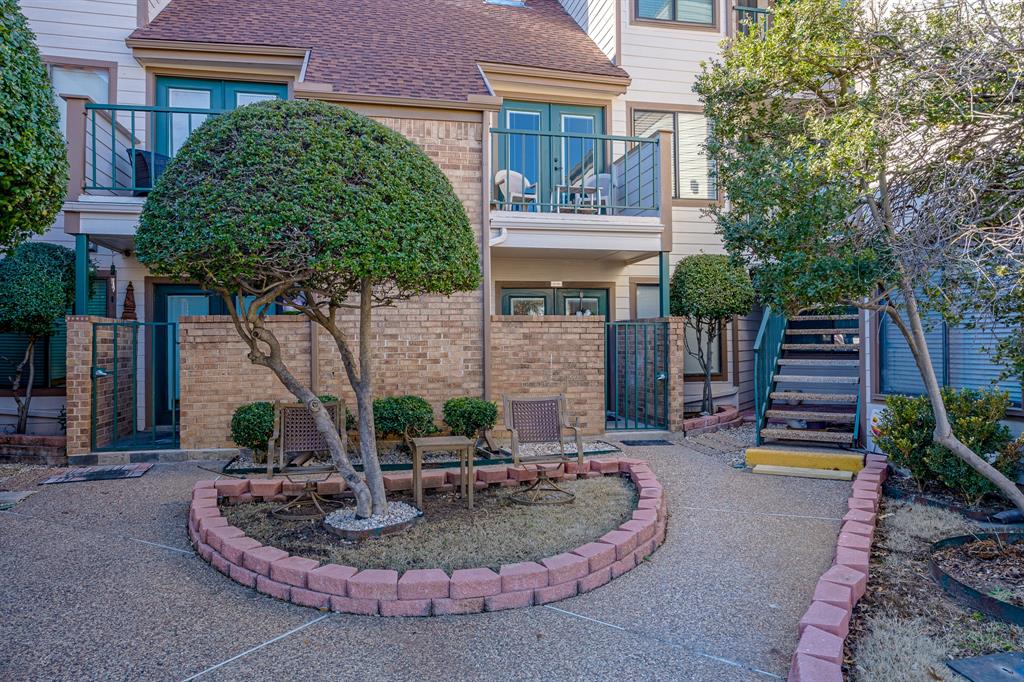 Arlington Oaks Condo - Residential