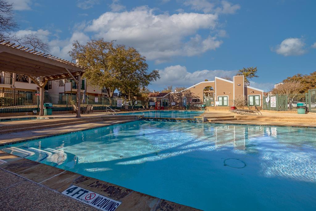 Arlington Oaks Condo - Residential