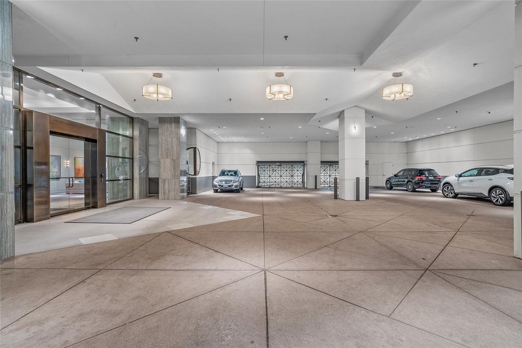 Centrum Condo - Residential