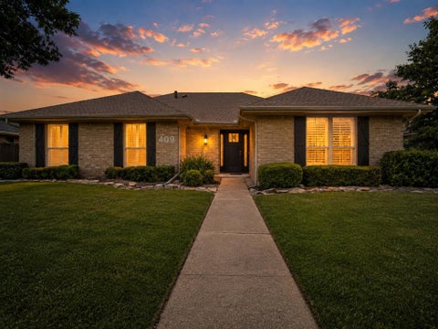 Photo of 409 Pebblecreek Drive, Garland, TX 75040 (MLS # 21323520)