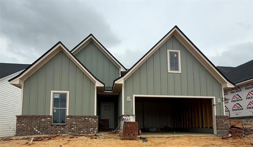 New construction in Pelican Pointe! This 3 bedroom , 2 bath home features an open floor plan designed or comfortable living and entertaining! Spacious primary suite with walk in closet. Conveniently located near Louisiana Tech, shopping, and dining. Great location for home owners, parents of Tech students, or investors!